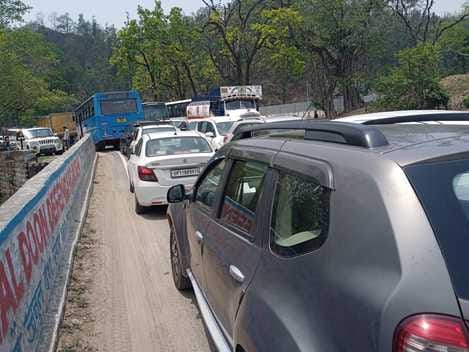 There was a jam on the Doon Highway for three hours in Shivalik Hills