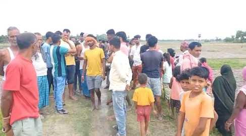 Muzaffarpur Bihar news :school student dies struck by lightning return his school to home today