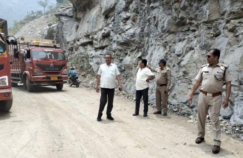 Tanakpur-Tawaghat NH is open for all vehicles After 38 hours