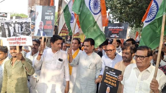 Farmers surrounded the substation due to power shortage and raised slogans