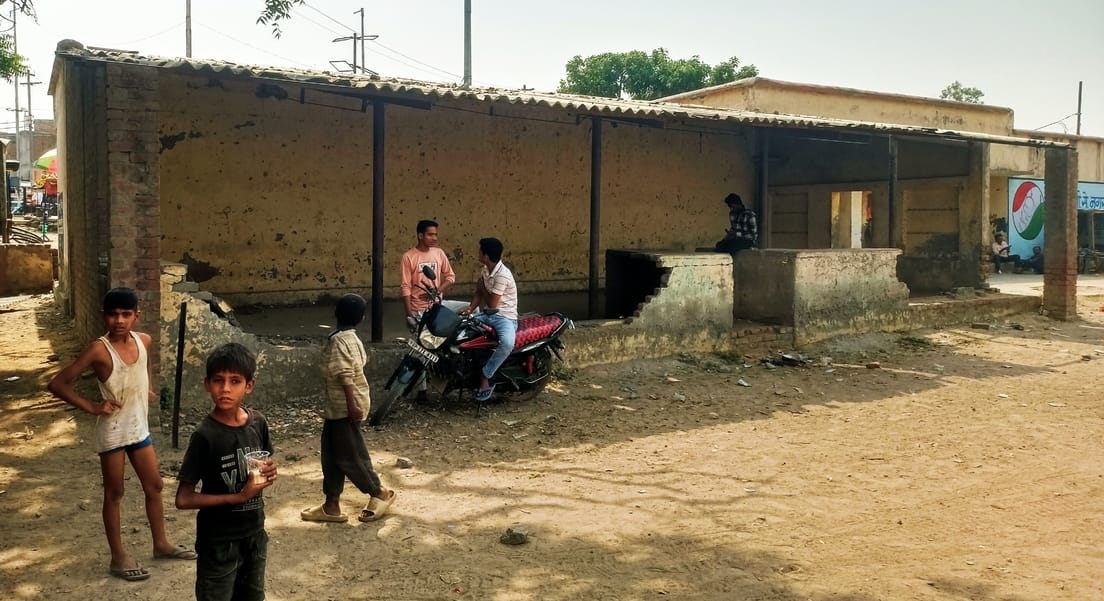 Roadways buses are passing through bypass without stopping at Alhaganj station