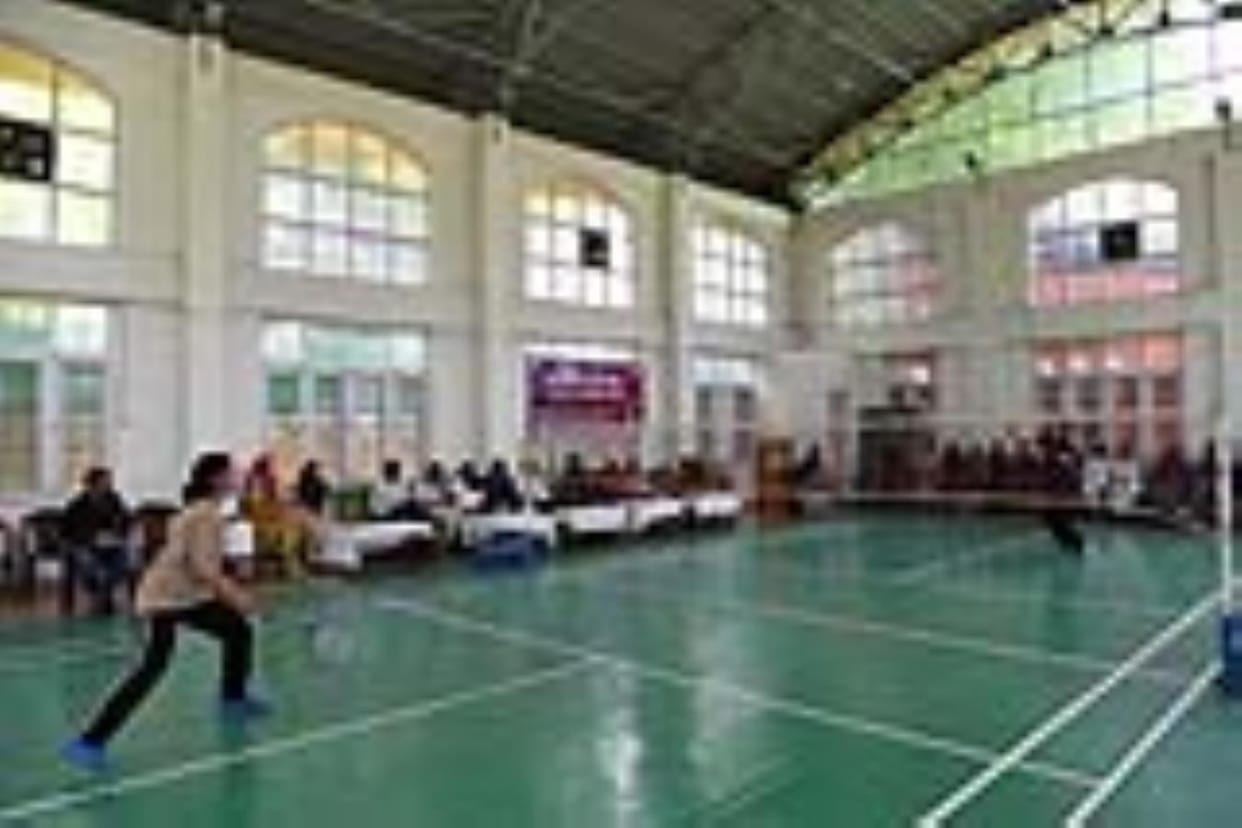 Navakadal won the Women's Inter College Badminton Rolling Trophy