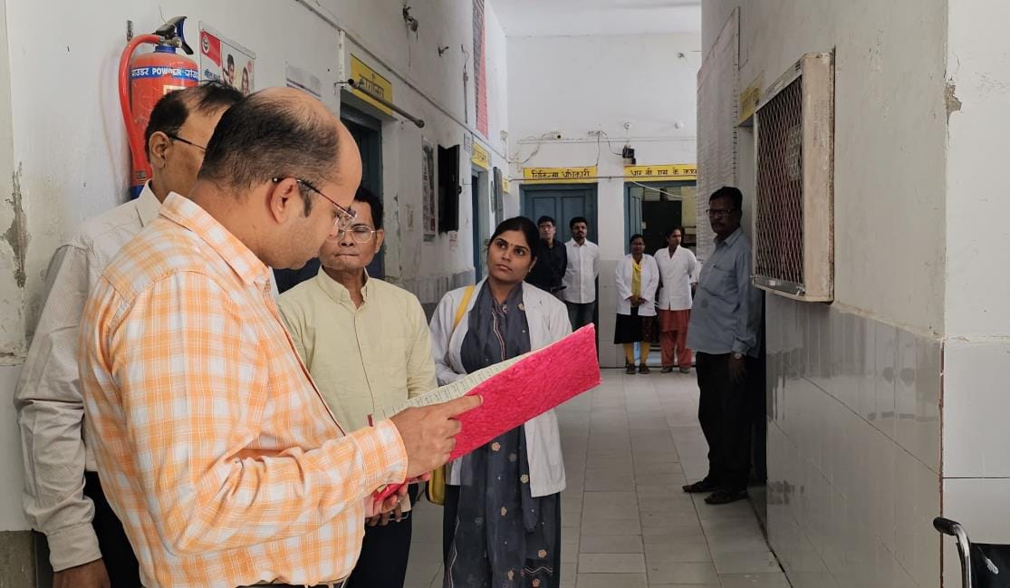 DM reprimanded the employees for not being in uniform