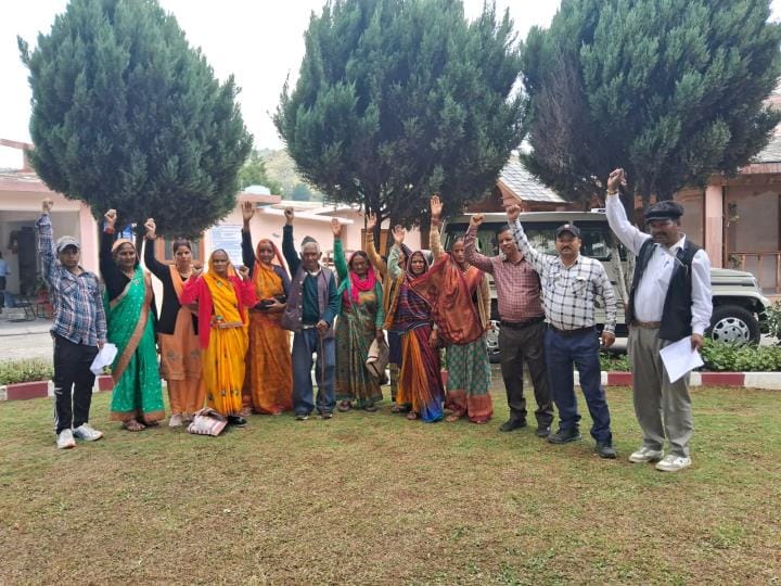 Villagers demonstrated regarding Dhunaghat-Basaut road