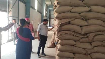 Bad wheat was sent for distribution among the poor, administration became alert after complaint IN shivpuri