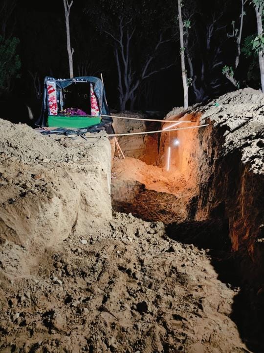 Three people died after being buried under the soil during excavation at a mausoleum