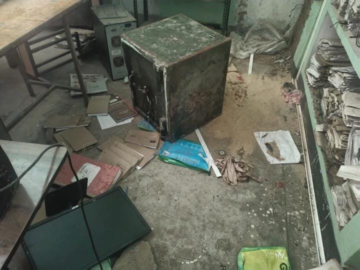 1.77 lakh rupees stolen by breaking the safe of sub registrar's office
