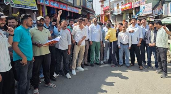 Traders protest against the handloom exhibition to be held in Lohaghat