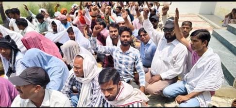 Protesters remained on strike at the Chief Engineer's office