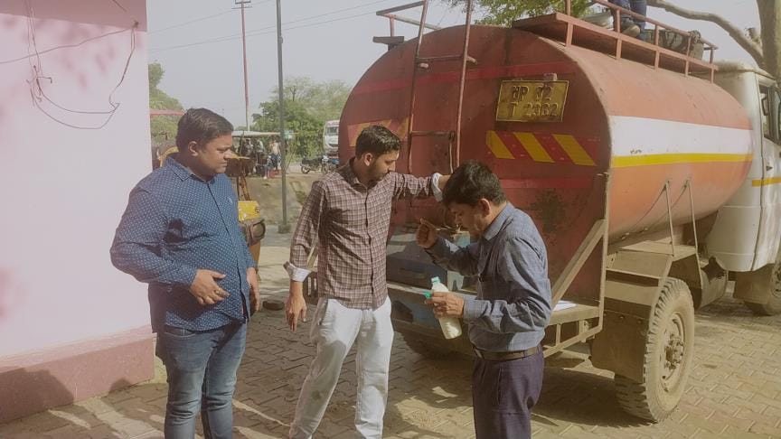 Mini tanker full of synthetic milk caught