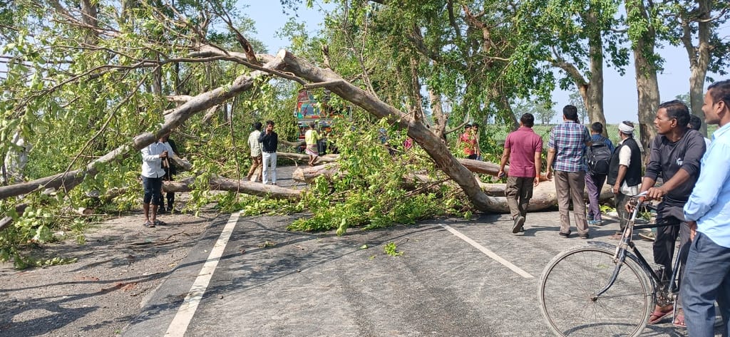 Heavy destruction in Palia-Nighasan area due to storm
