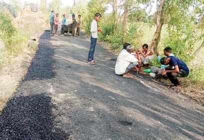 JE reached Nawalpur and got the damaged road repaired