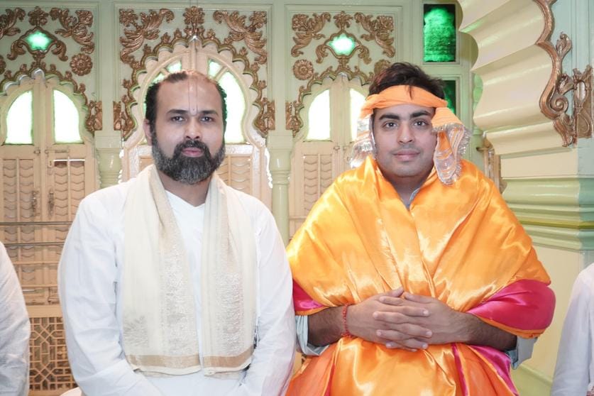आकाश अंबानी ने किये श्रीनाथजी के दर्शन