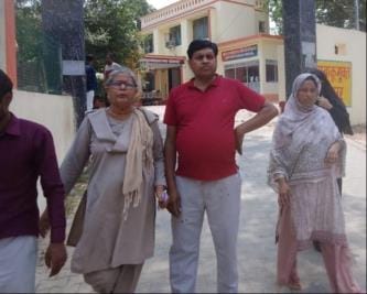 Brother and sister fight with sticks, five injured