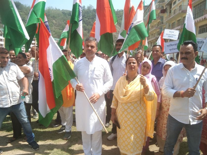 Tricolor Yatra taken out in Dharampur