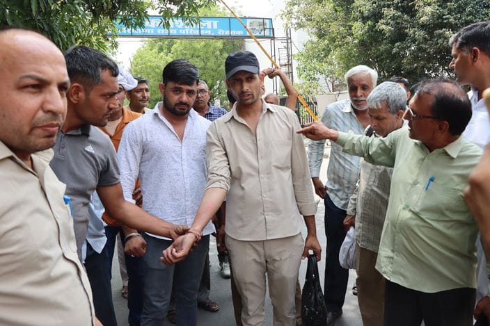 Private bus driver-conductor beat up roadways conductor for opposing seating of passengers