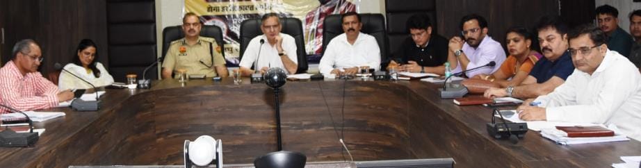 Officers should not keep complaints related to Samadhan Camp, Jan Samvad and CM Window pending: DC