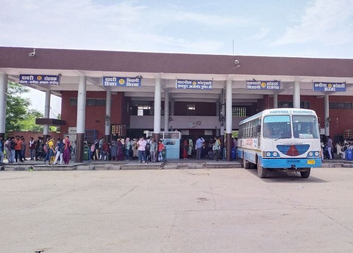 Bus service to Hisar from Mahindergarh bus stand in the morning was closed