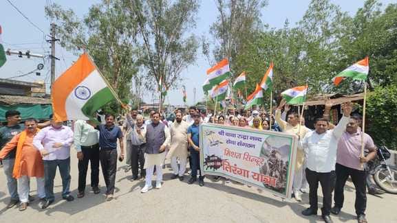 Virendra Kanwar took out a tricolor march in Kutlahad along with the workers