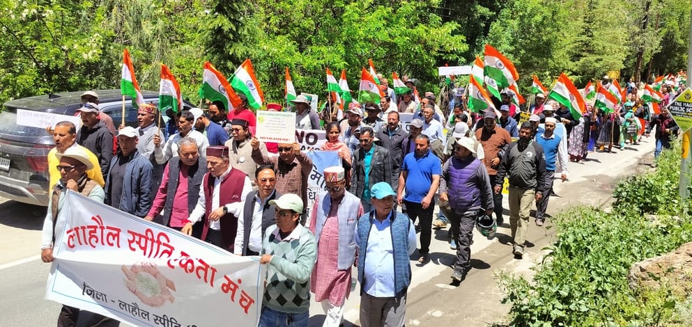 People's anger erupted in Udaipur in protest against power projects
