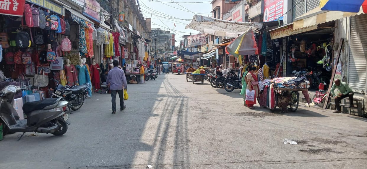 Kashipur market cools down due to heat of summer