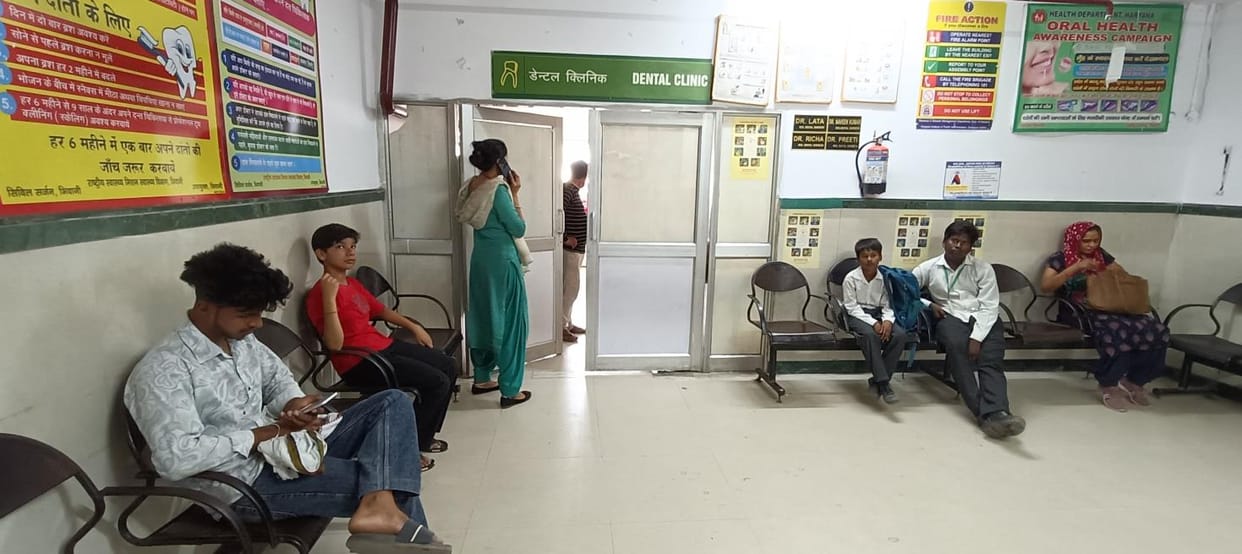 There are less examination chairs in the OPD of the dentist, people have to wait for hours