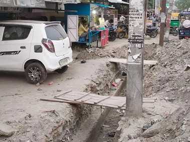 Incomplete digging of drain on Dhakherwa road became a problem