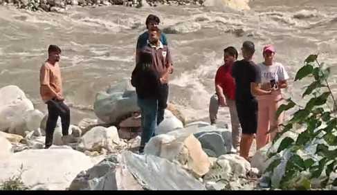 The mercury rose in the mountains, glaciers started melting, the flow of rivers increased