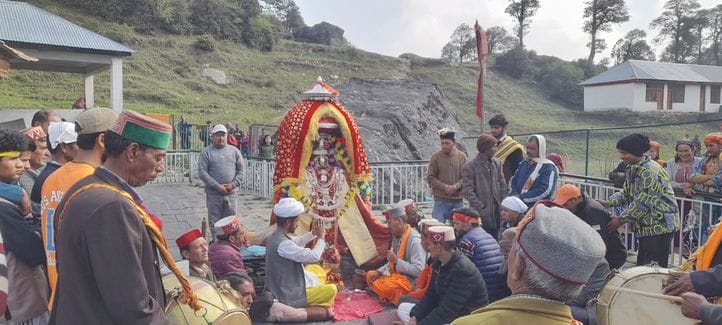 The tradition of Dev-Manas meeting was observed in Naggar