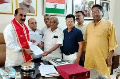The delegation of Thathera community demanded solution of problems from the Minister of State for Road and Transport
