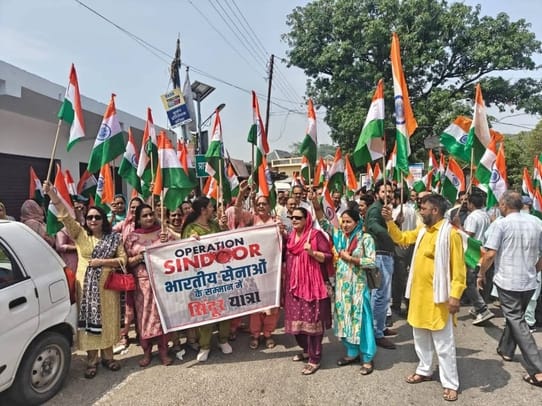 BJP took out a tricolor march in Paragpur