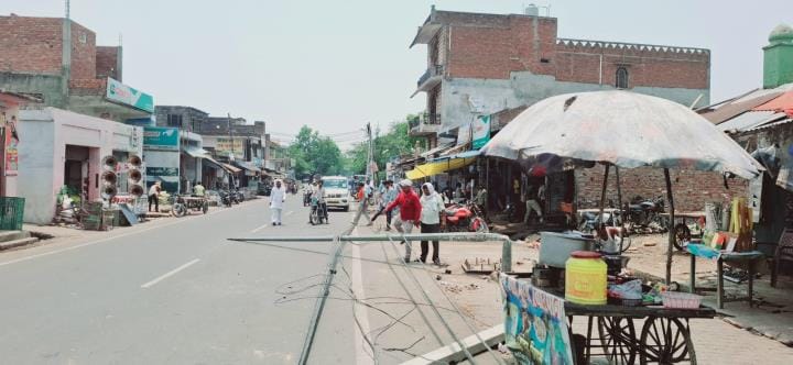 Four electric poles broken due to vehicle collision, power supply disrupted