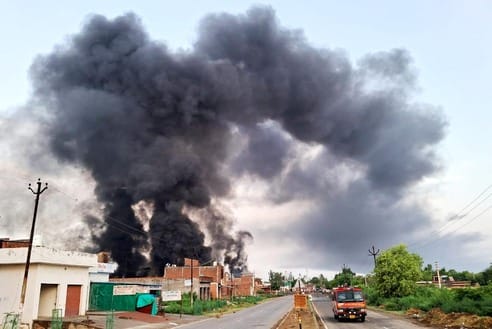 Dust kept rising in the Mentha factory on the second day as well, causing losses worth crores