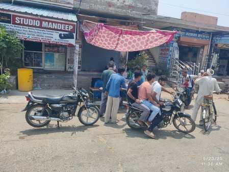 Quenched the thirst of passers-by by applying fresh water