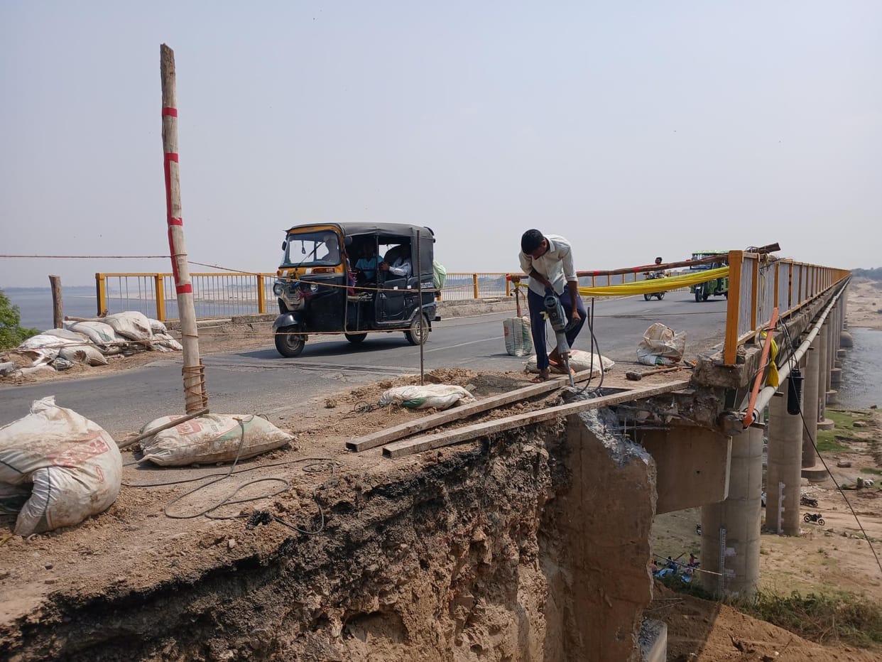 Work has started on Yamuna bridge, wall was destroyed in rain
