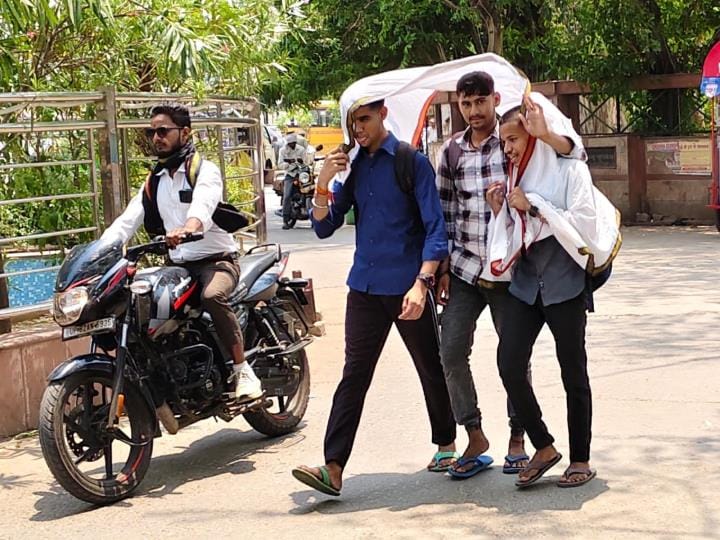 The sun increased the humidity in the afternoon, people were troubled