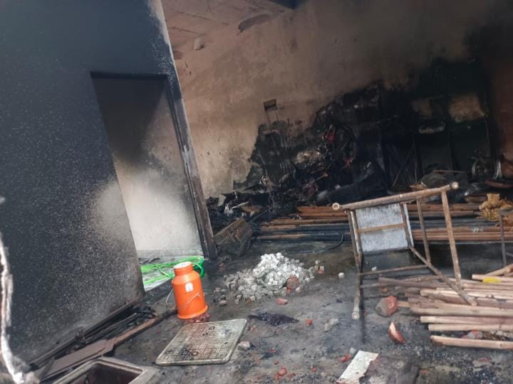 Fire broke out in a hardware store, goods burnt