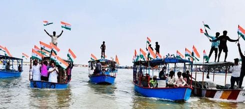 Tricolor Yatra in Ganga, Bharat Mata ki Jai raised