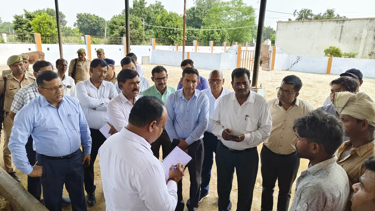 During the inspection of the nodal officer, cattle were found eating dry straw