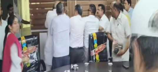 The meeting of the rioters climbed the meeting of the city council, from insults to slaps
