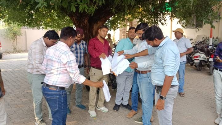 Copy of the law burnt in protest against privatization of energy department