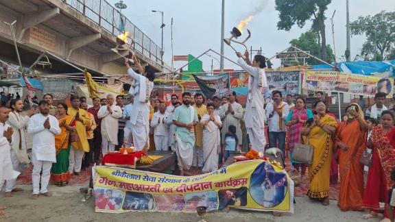 After cleaning the Ganga bank, Mahaarati was performed on the lines of Banaras