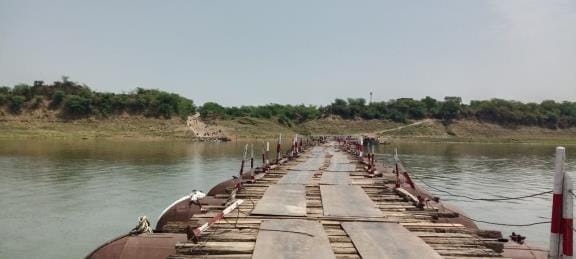 Traffic was closed from the pontoon bridge, police deployed