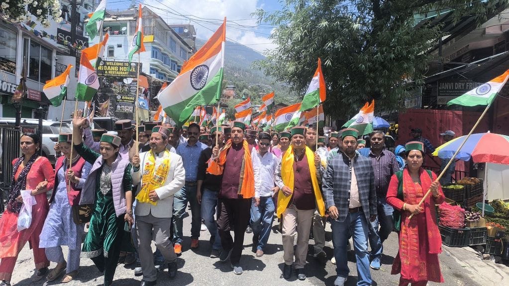 BJP took out a tricolor march in RikangpioBJP took out a tricolor march in Rikangpio