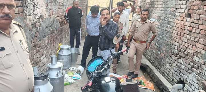 Packets of refined oil and milk powder were hidden in the straw