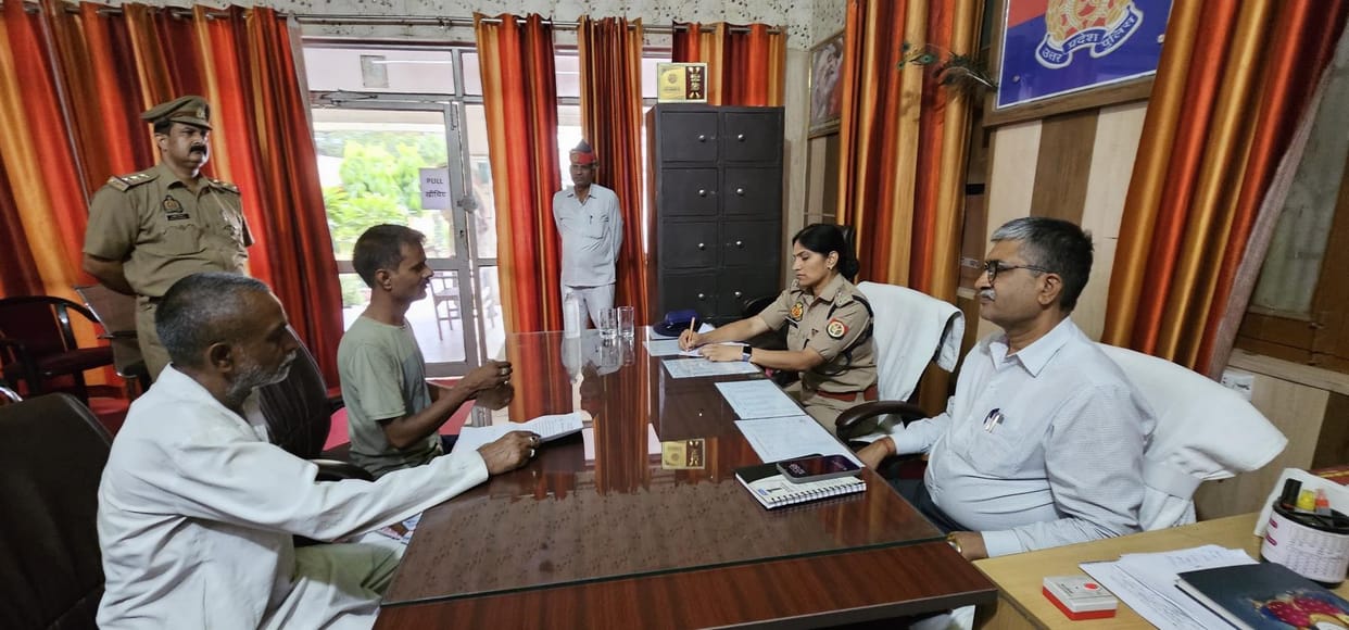 DM and SP heard two complaints, resolved them on the spot