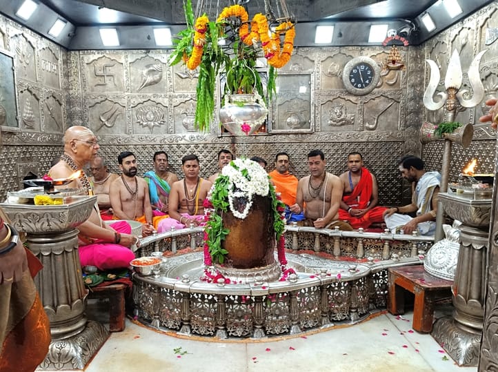 Sawan 2025 Rudrabhishek Date Know Best Days and Auspicious Timings for Shiv Puja