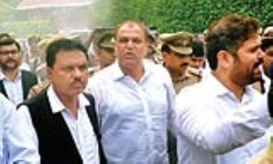 Advocate Dinu and his companions accused of occupying the shop