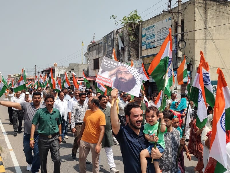 Dera Baba Rudranand Mandal of Kutlahad BJP took out a tricolor march