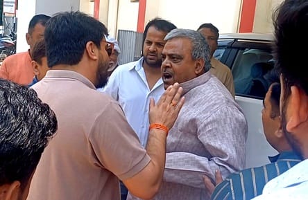 BJP's district president and Kisan Morcha's district president clashed with each other, made allegations